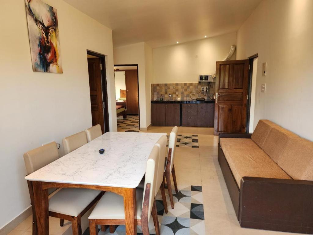 Coastal Suites Apart Hotel ---- 8 Minutes Walk To Beach บีนอลิม ภายนอก รูปภาพ
